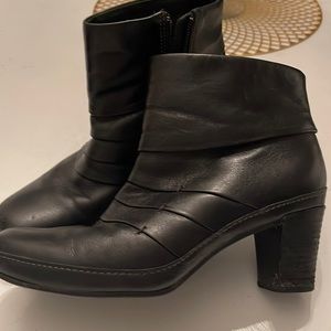 Clark basic ankle boots perfect with dress slacks and comfortable !!!